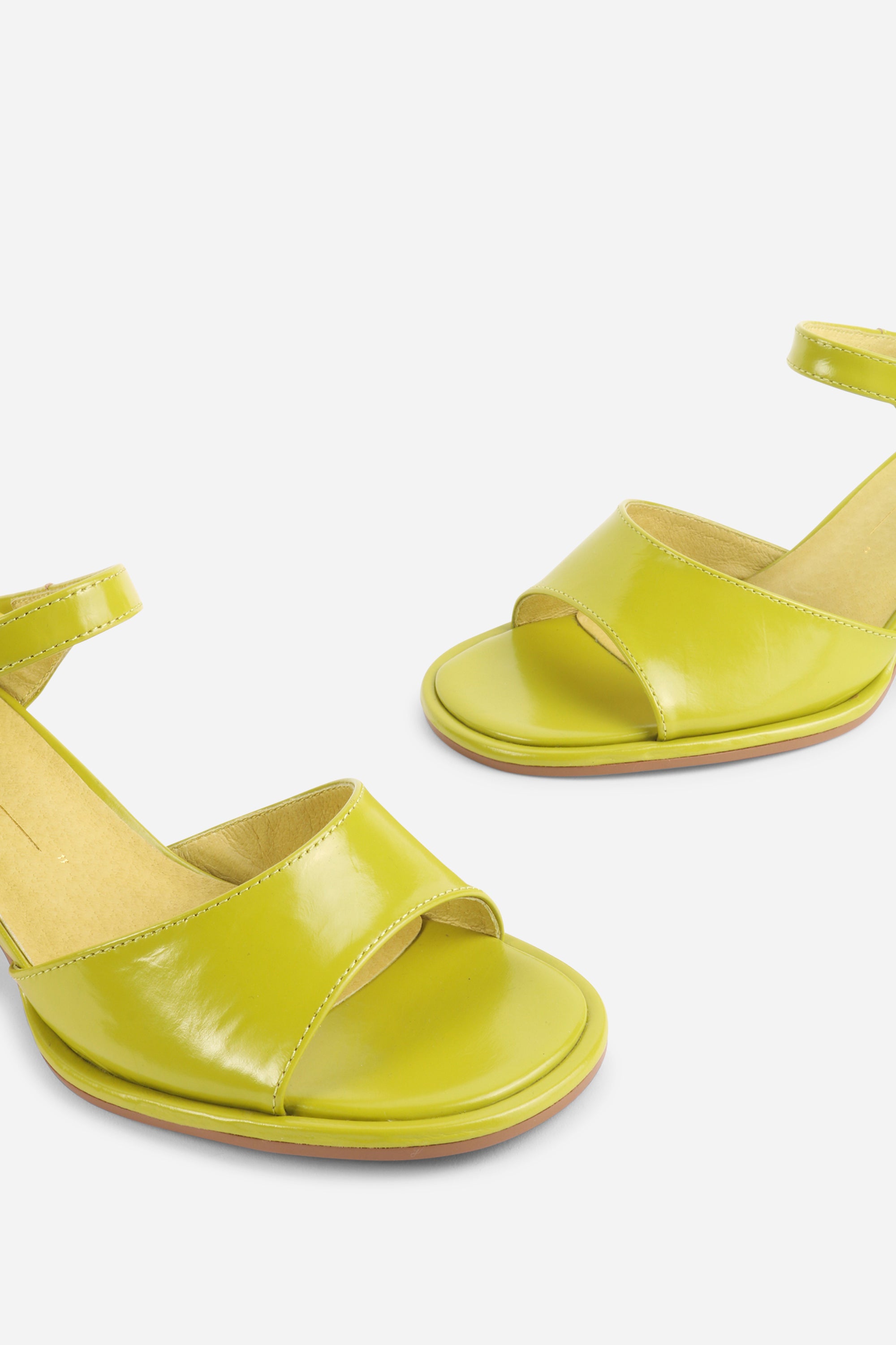 APEX BLOCK HEEL SANDAL – Intentionally Blank