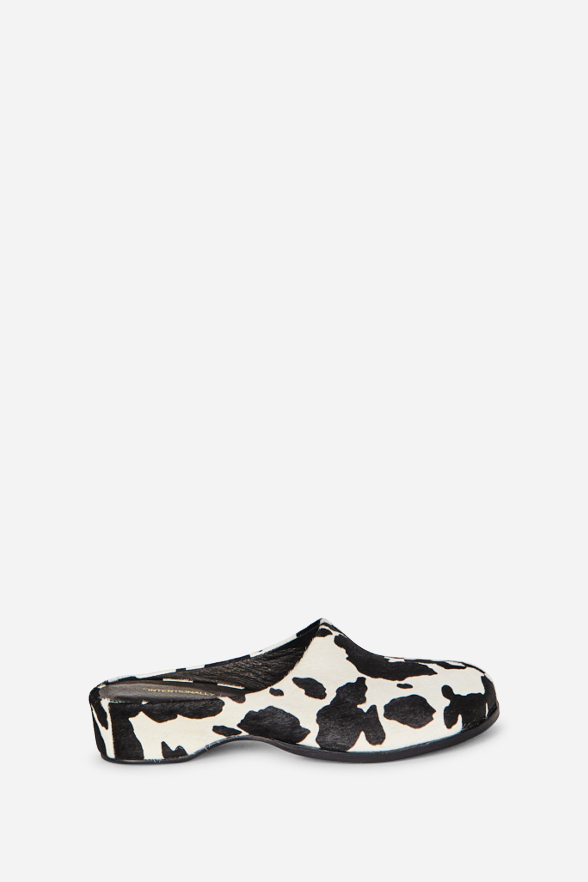 ILA BOUCLE SEANLESS BAC Flonnce タンク 白黒 SHIFT COWHIDE BUBBLE CLOG – Intentionally Blank
