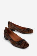 BROWN CHEETAH